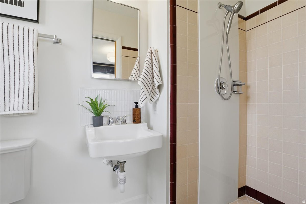 LA SALLE ACRES - Residential