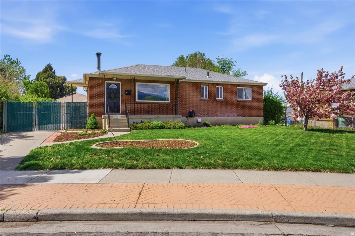 LA SALLE ACRES - Residential