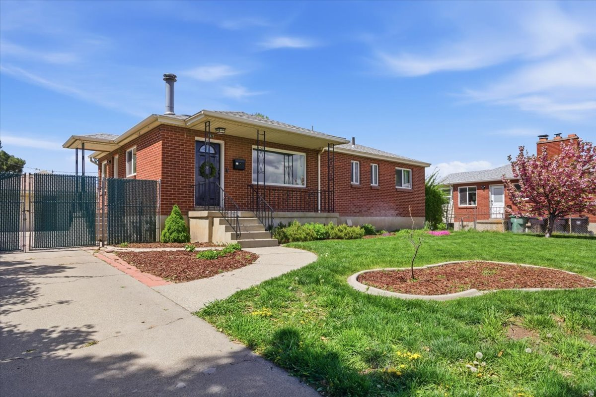 LA SALLE ACRES - Residential