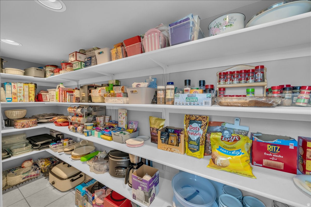 668 Lava Pointe Dr, St. George, UT, 84770, USA, 5 Bedrooms Bedrooms, ,6 BathroomsBathrooms,Residential,Active,668 Lava Pointe Dr,2176615
