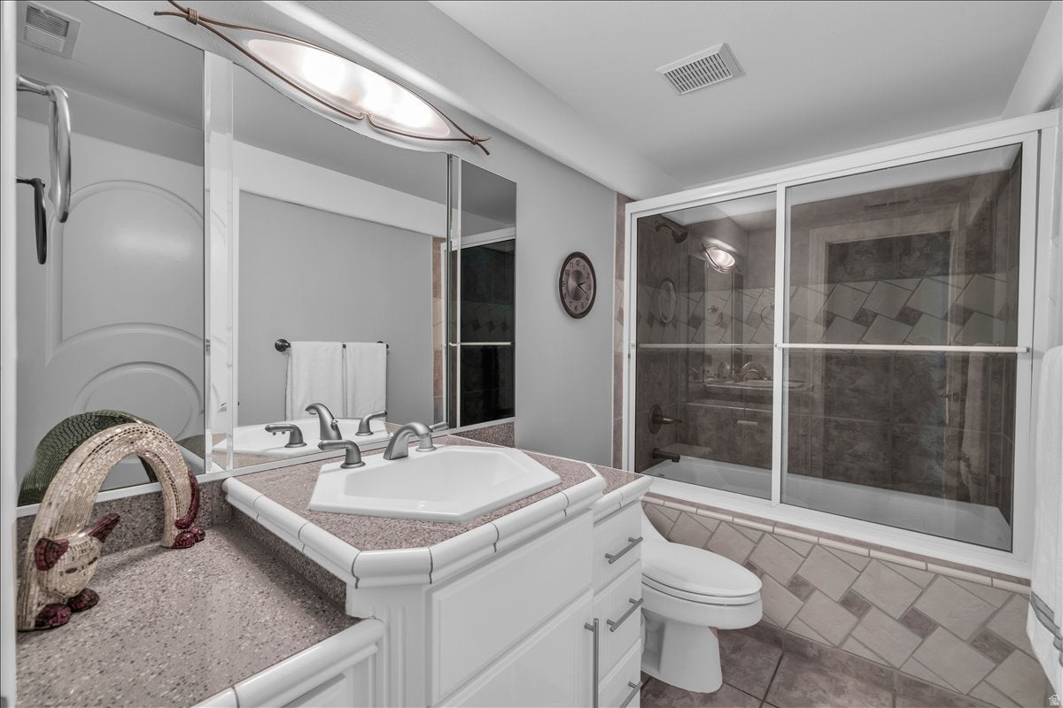 668 Lava Pointe Dr, St. George, UT, 84770, USA, 5 Bedrooms Bedrooms, ,6 BathroomsBathrooms,Residential,Active,668 Lava Pointe Dr,2176615