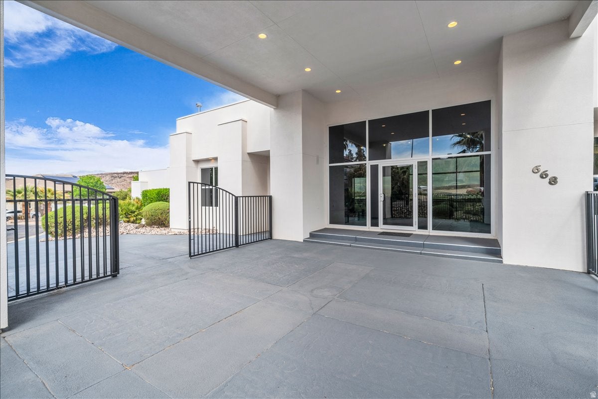 668 Lava Pointe Dr, St. George, UT, 84770, USA, 5 Bedrooms Bedrooms, ,6 BathroomsBathrooms,Residential,Active,668 Lava Pointe Dr,2176615