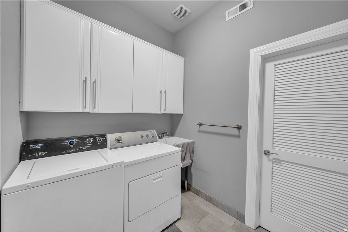 668 Lava Pointe Dr, St. George, UT, 84770, USA, 5 Bedrooms Bedrooms, ,6 BathroomsBathrooms,Residential,Active,668 Lava Pointe Dr,2176615