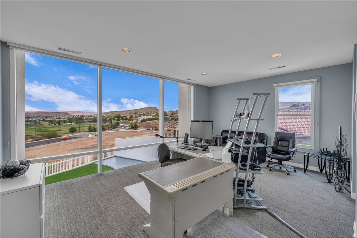 668 Lava Pointe Dr, St. George, UT, 84770, USA, 5 Bedrooms Bedrooms, ,6 BathroomsBathrooms,Residential,Active,668 Lava Pointe Dr,2176615