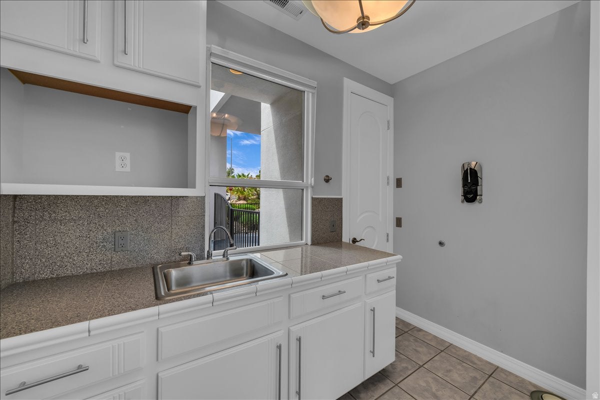 668 Lava Pointe Dr, St. George, UT, 84770, USA, 5 Bedrooms Bedrooms, ,6 BathroomsBathrooms,Residential,Active,668 Lava Pointe Dr,2176615