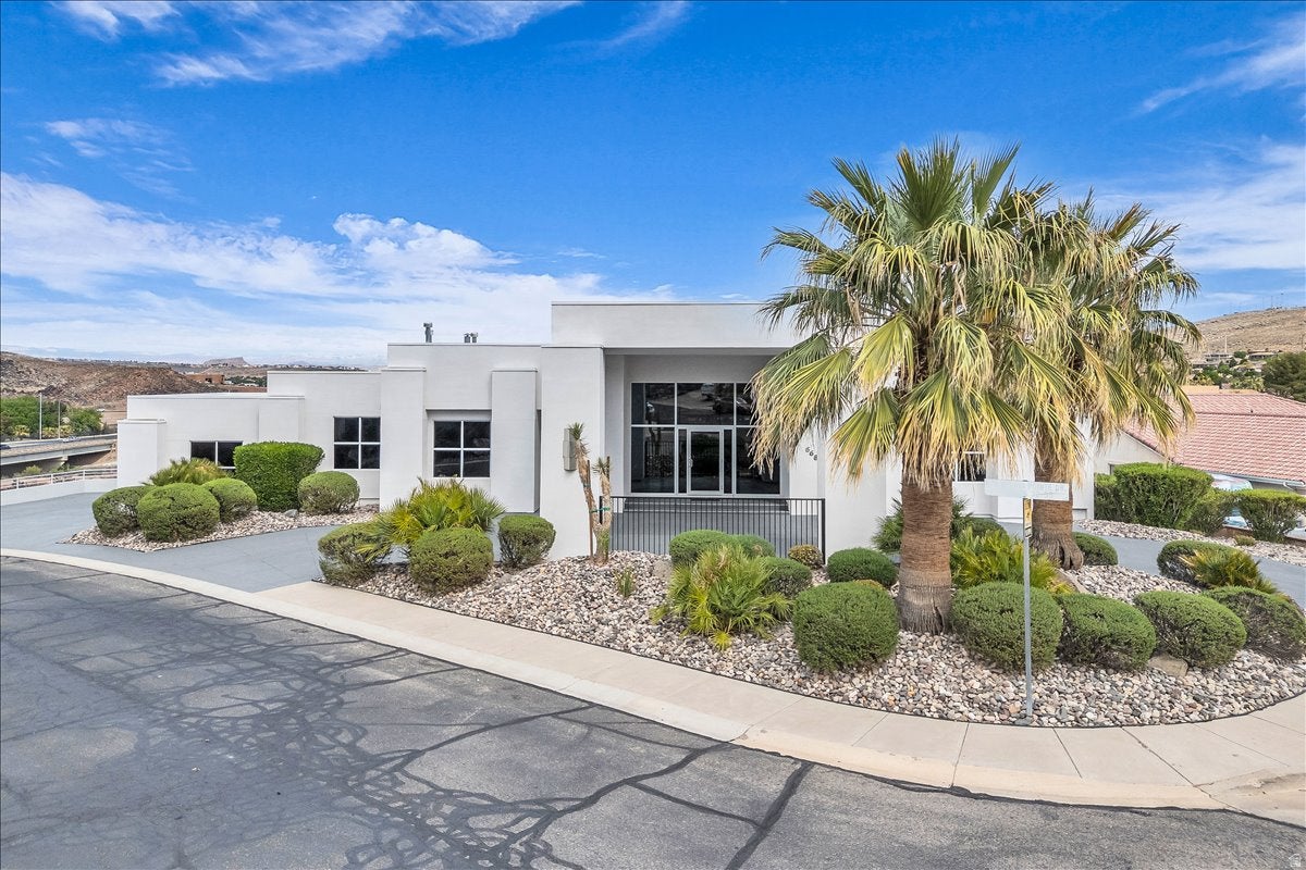 668 Lava Pointe Dr, St. George, UT, 84770, USA, 5 Bedrooms Bedrooms, ,6 BathroomsBathrooms,Residential,Active,668 Lava Pointe Dr,2176615