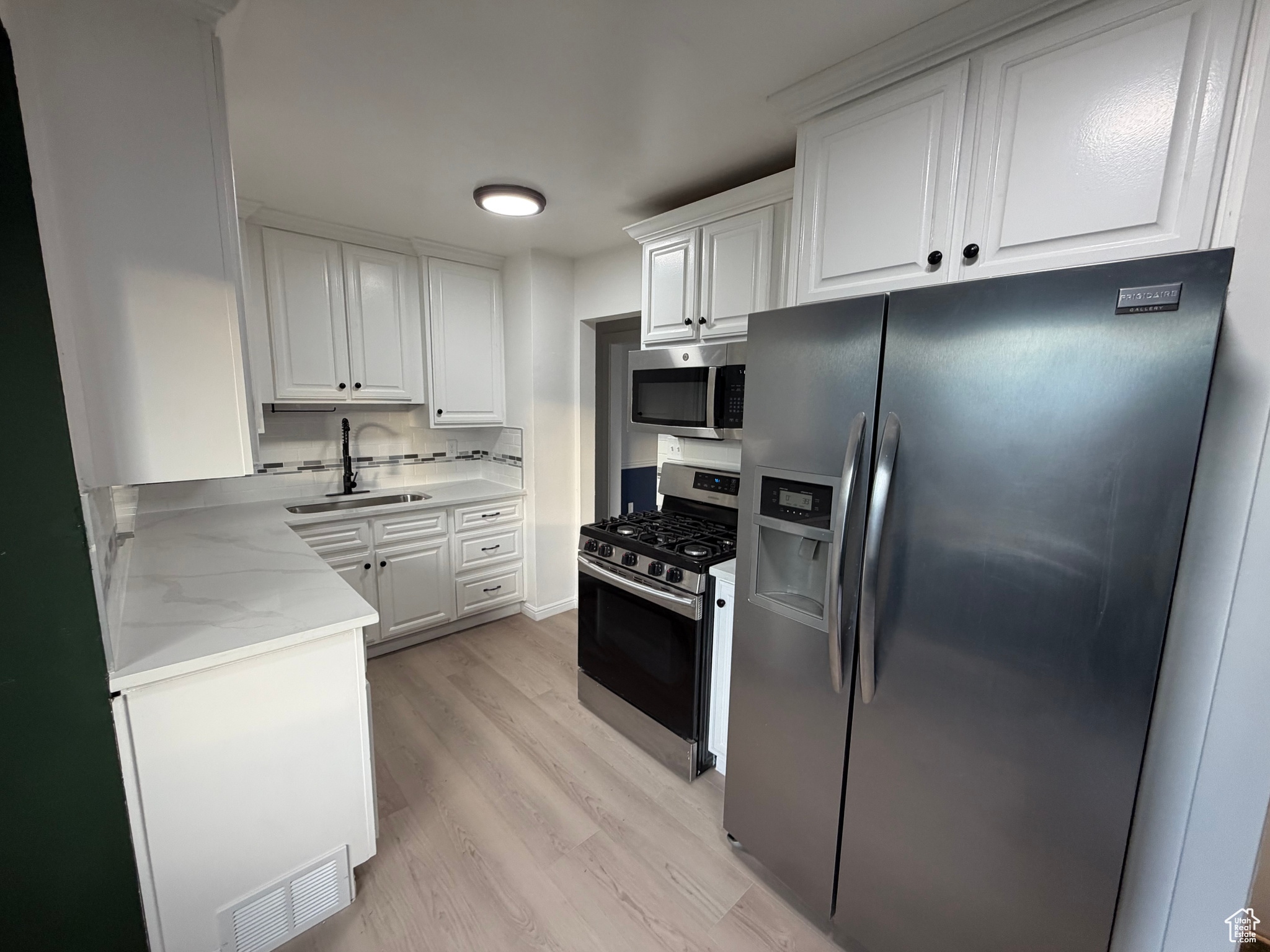 LAYTON PARK SUBDIVIS - Residential