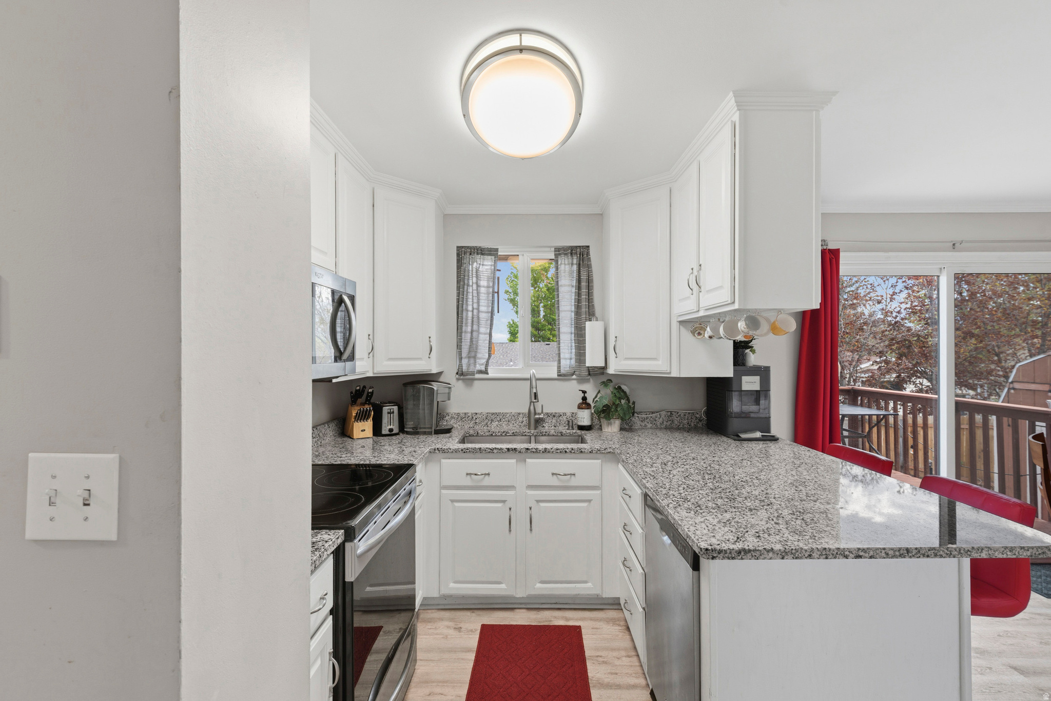 HAZELHURST #8 - Residential