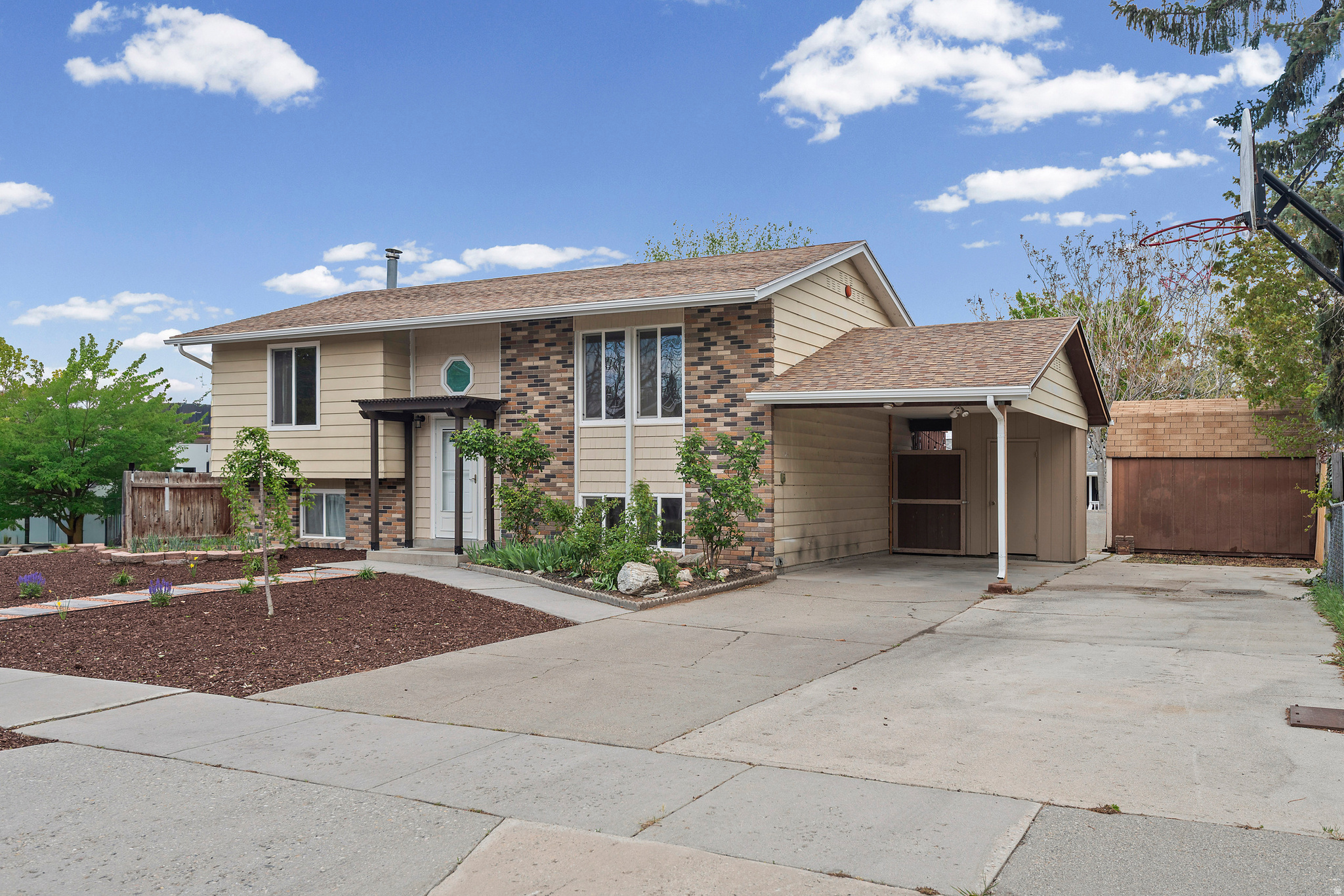 HAZELHURST #8 - Residential