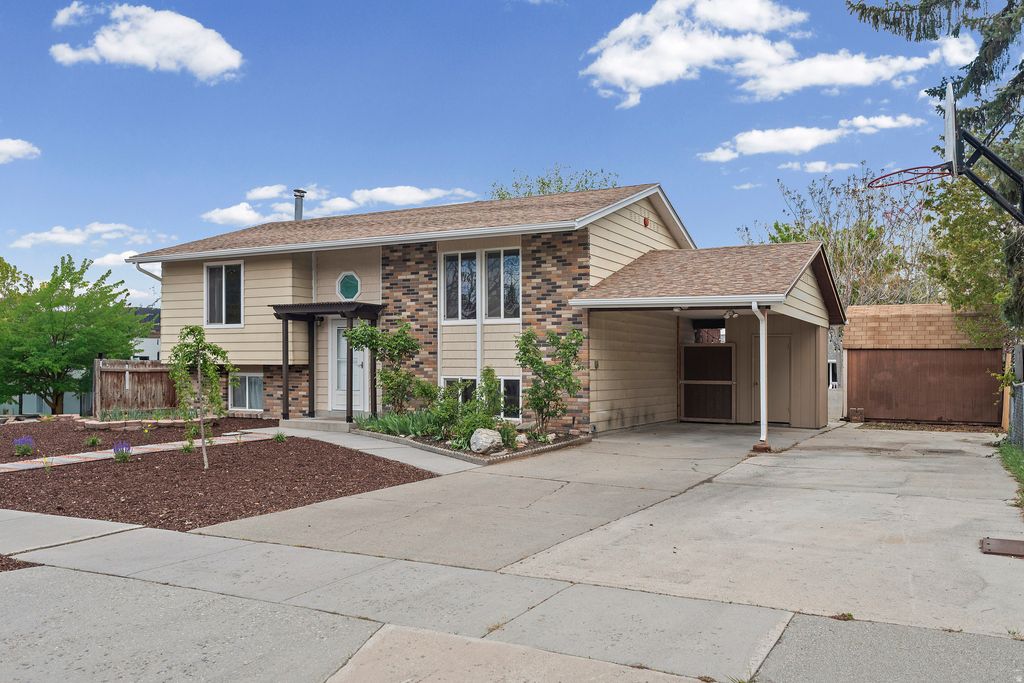 Photo of 5997 S GINGER ST W, Taylorsville, UT 84129 (MLS # 2150612)