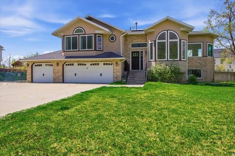 Photo of 802 S EAST MOUNTAIN CIR, Alpine, UT 84004 (MLS # 2151267)