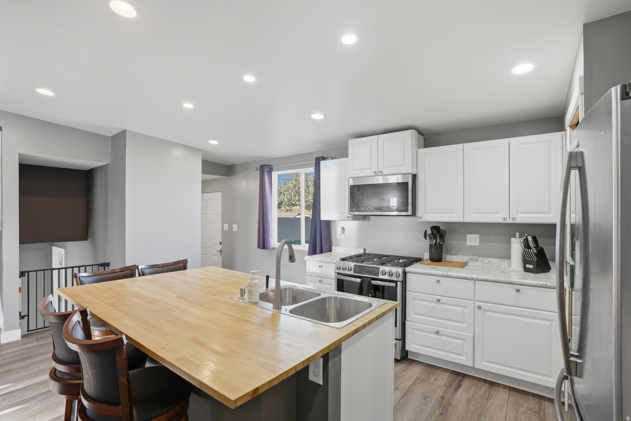 ROLLING MEADOWS - Residential