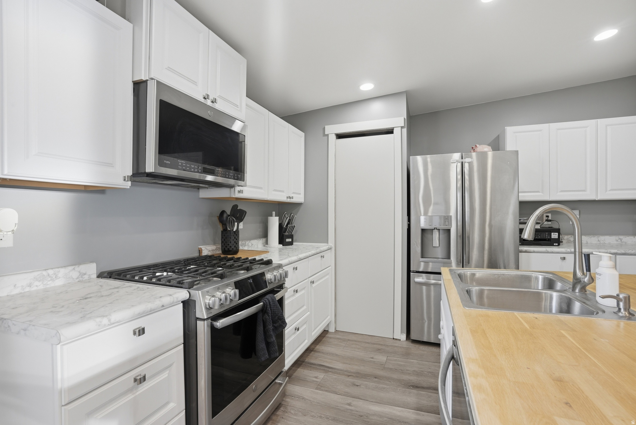 ROLLING MEADOWS - Residential