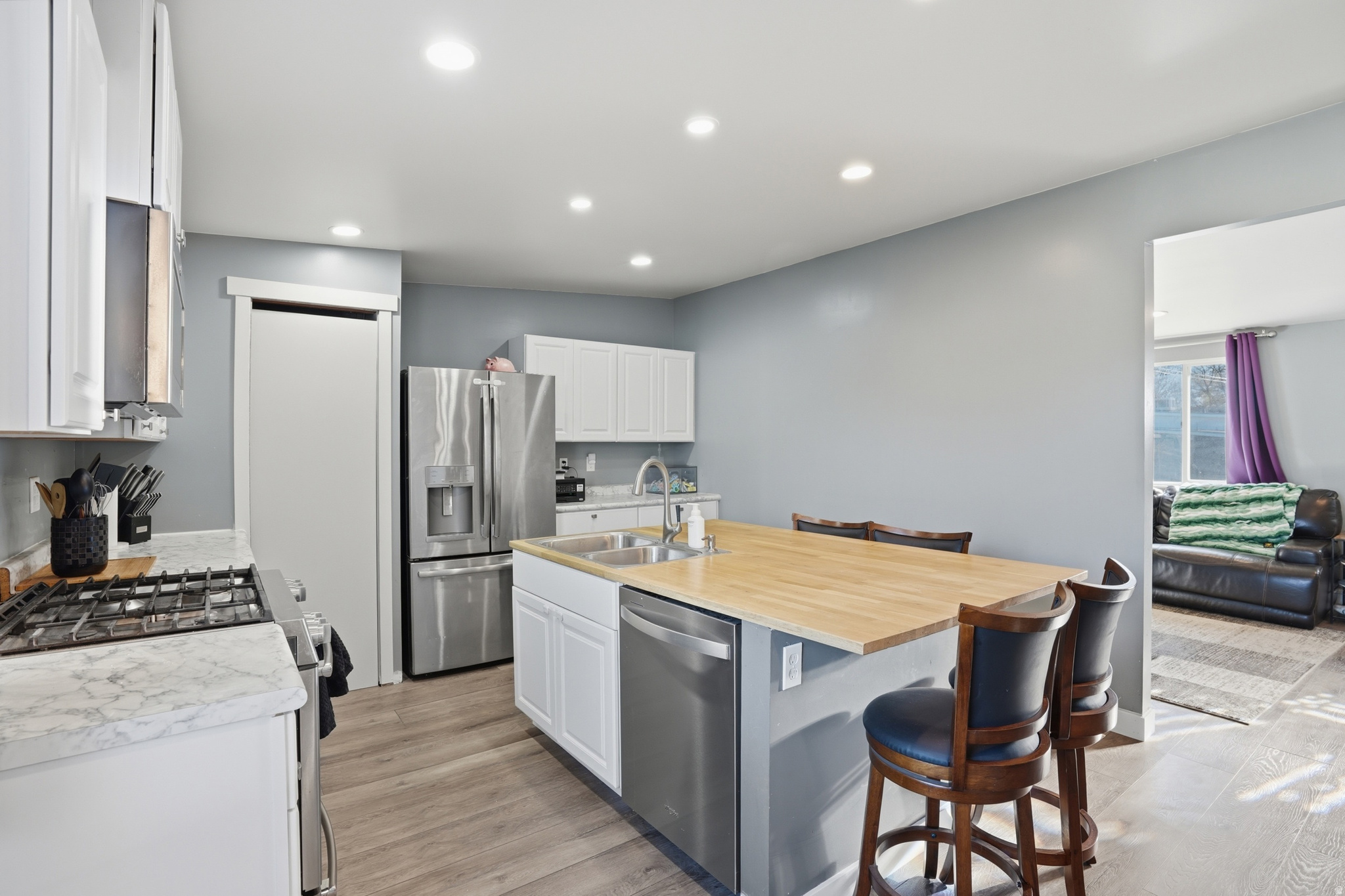 ROLLING MEADOWS - Residential