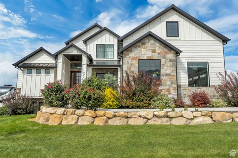 Photo of 1002 W TEMPLE RIM LN, Payson, UT 84651 (MLS # 2099506)