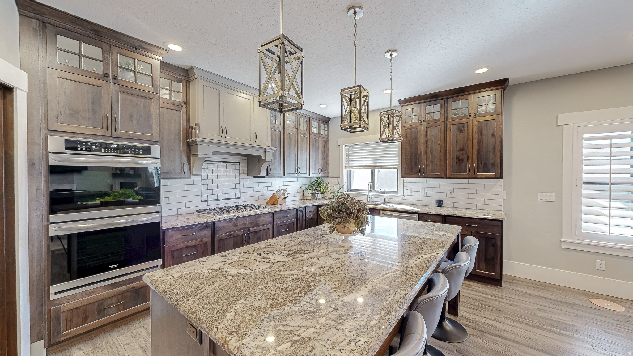 MOUNTAIN VIEW - Residential