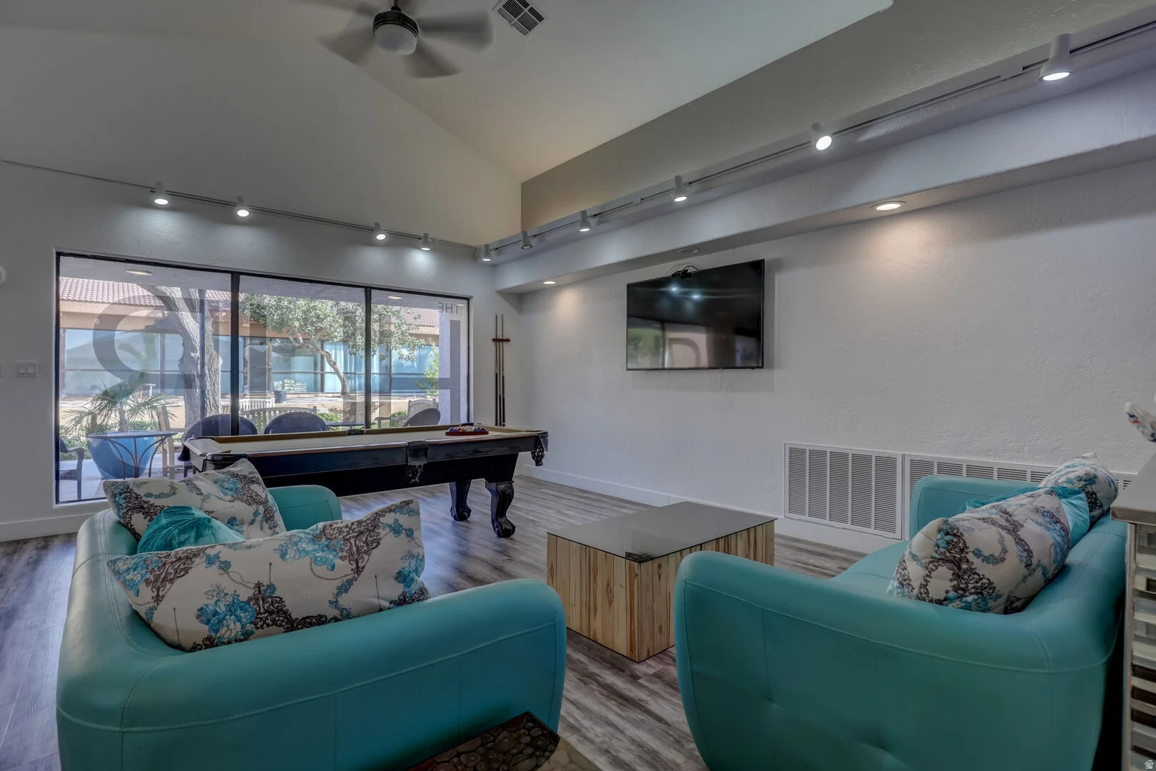 LAS PALMAS RESORT CONDOS - Residential