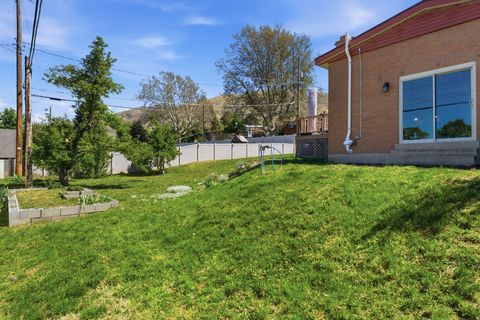 Tiny photo for 935 E 900 N, Bountiful, UT 84010 (MLS # 2153472)