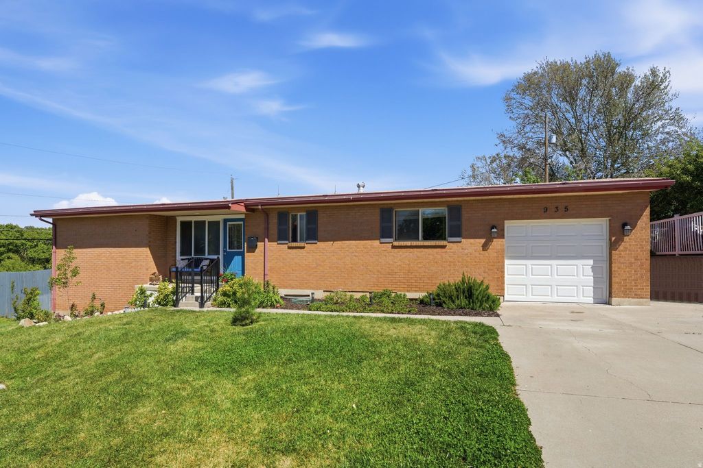 Photo of 935 E 900 N, Bountiful, UT 84010 (MLS # 2153472)