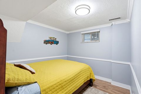 Tiny photo for 935 E 900 N, Bountiful, UT 84010 (MLS # 2153472)