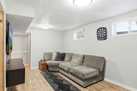 Tiny photo for 935 E 900 N, Bountiful, UT 84010 (MLS # 2153472)