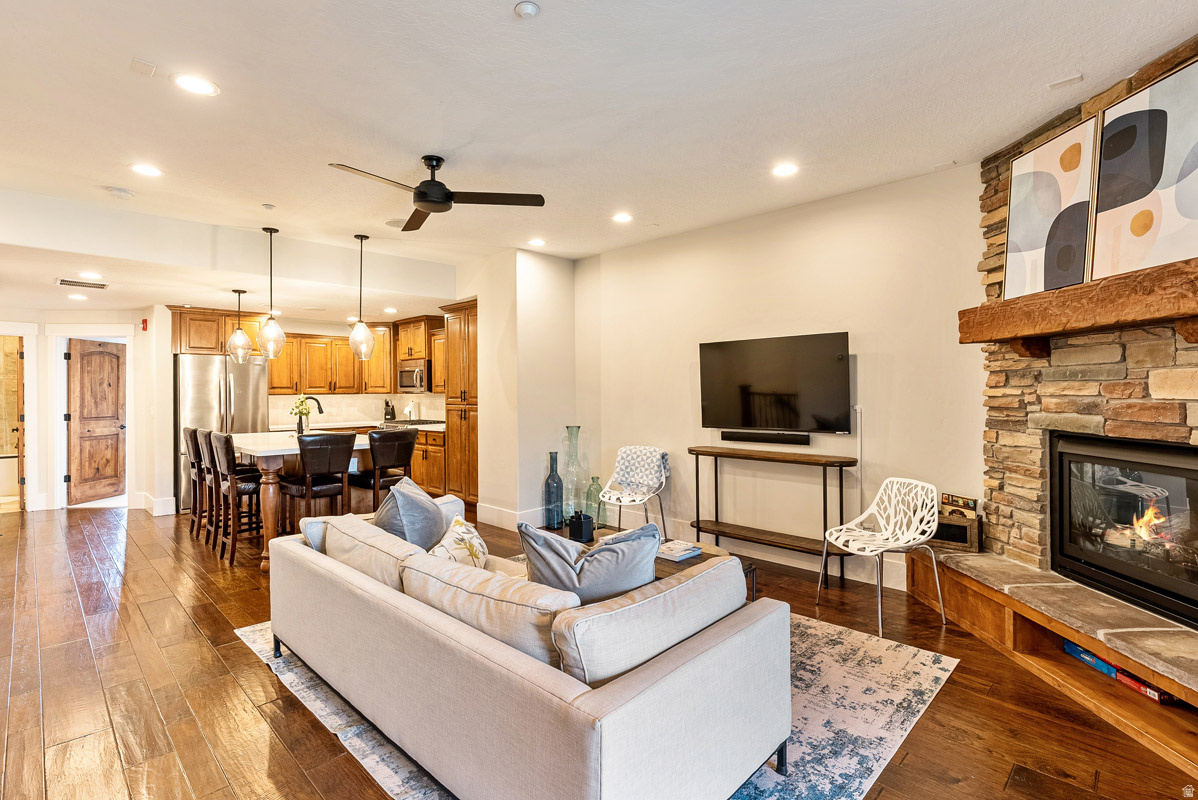 PARKS EDGE - Residential