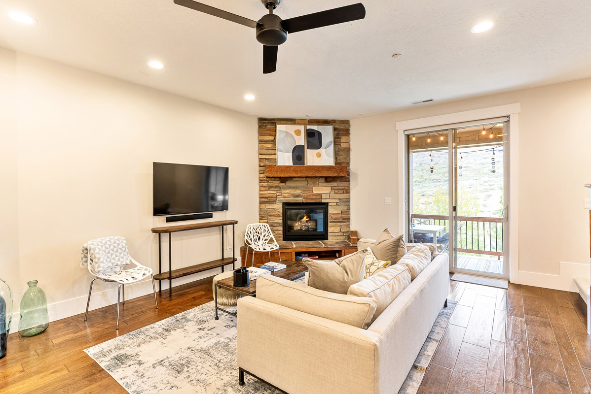 PARKS EDGE - Residential