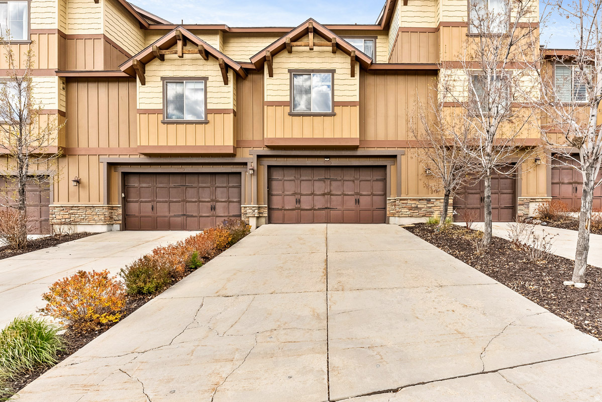 PARKS EDGE - Residential