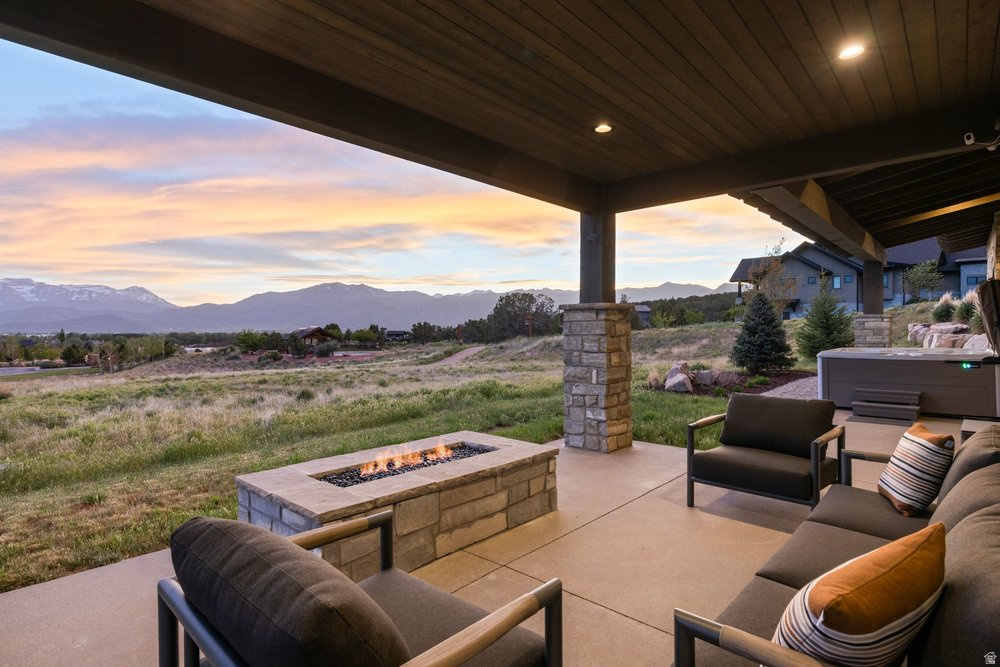 RED LEDGES - Residential