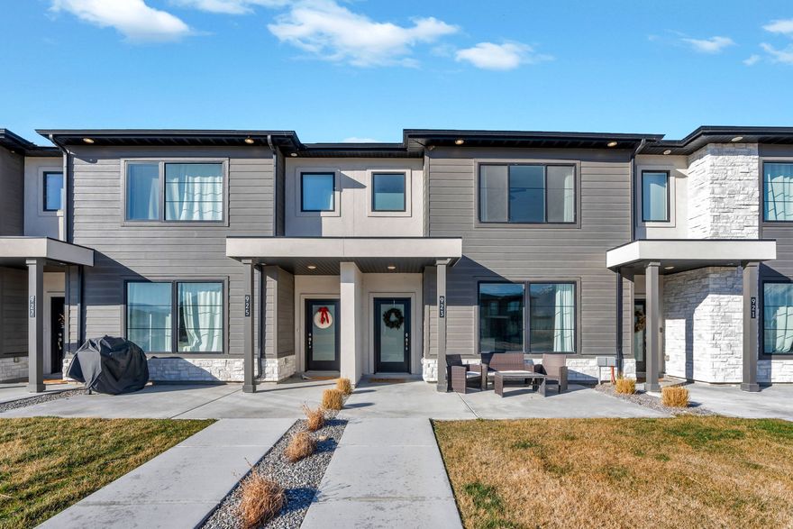 ***OPEN HOUSE Sat. Mar 14 1-2 pm*** RARE opportunity to own MOVE-IN Ready townhome in PEACEFUL Lakeside Landing w/GORGEOUS MOUNTAIN views! Community features SWIMMING POOL, basketball & PICKLEBALL courts, & PARK! Open floor plan w/WHITE cabinets, QUARTZ counter tops, large island, STAINLESS STEEL appliances & GAS range. REFRIGERATOR, WASHER and DRYER INCLUDED. Enjoy limitless hot water with TANKLESS water heater. Upstairs features 3 bedrooms, laundry, spacious LOFT & primary bedroom w/double sink & large walk-in closet. Plentiful parking on street for visitors. Visit the community and see how peaceful it feels!  LOCATION!! Minutes to shopping, dining, schools, FrontRunner station, & I-15 for easy commute. Square footage per tax records. Buyer/agent to verify all.