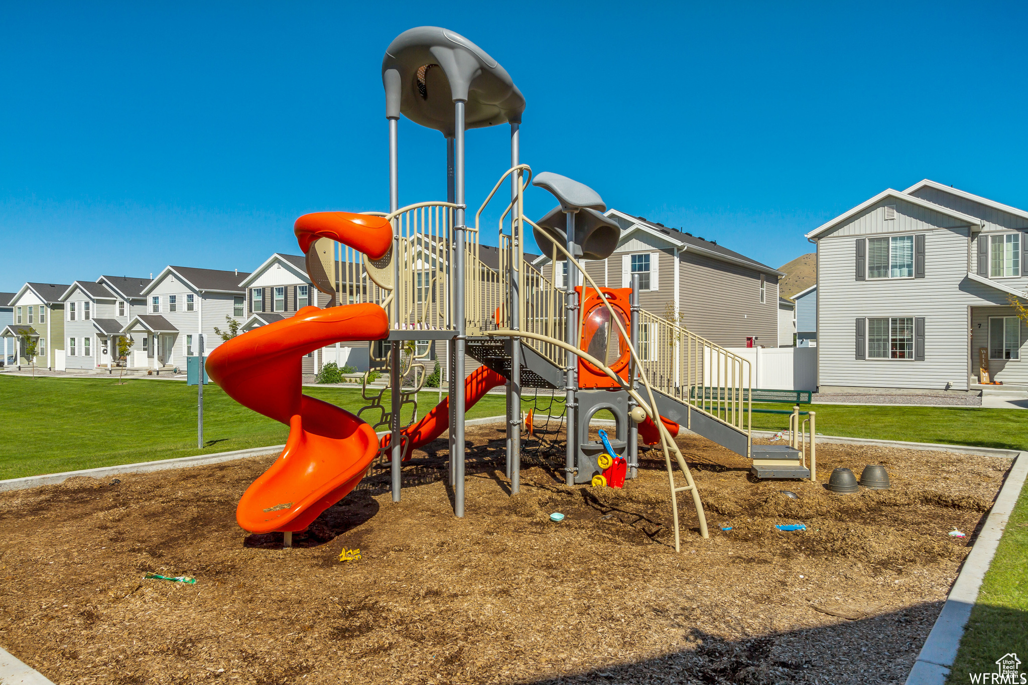 COLONIAL PARK - Residential