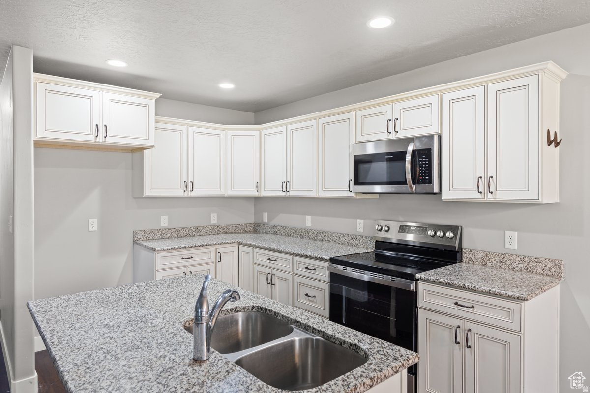 COLONIAL PARK - Residential