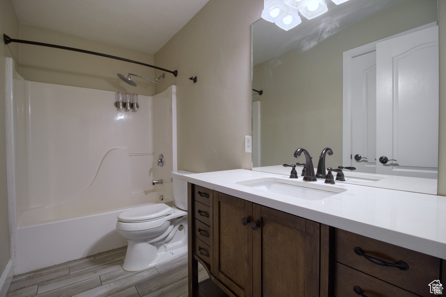 LAKE MOUNTAIN ESTATE - Residential