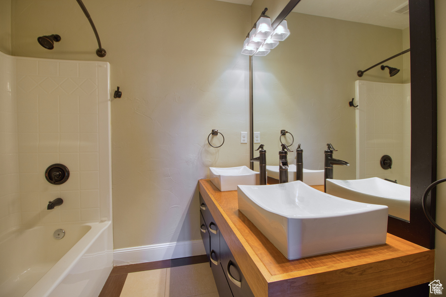 LAKE MOUNTAIN ESTATE - Residential