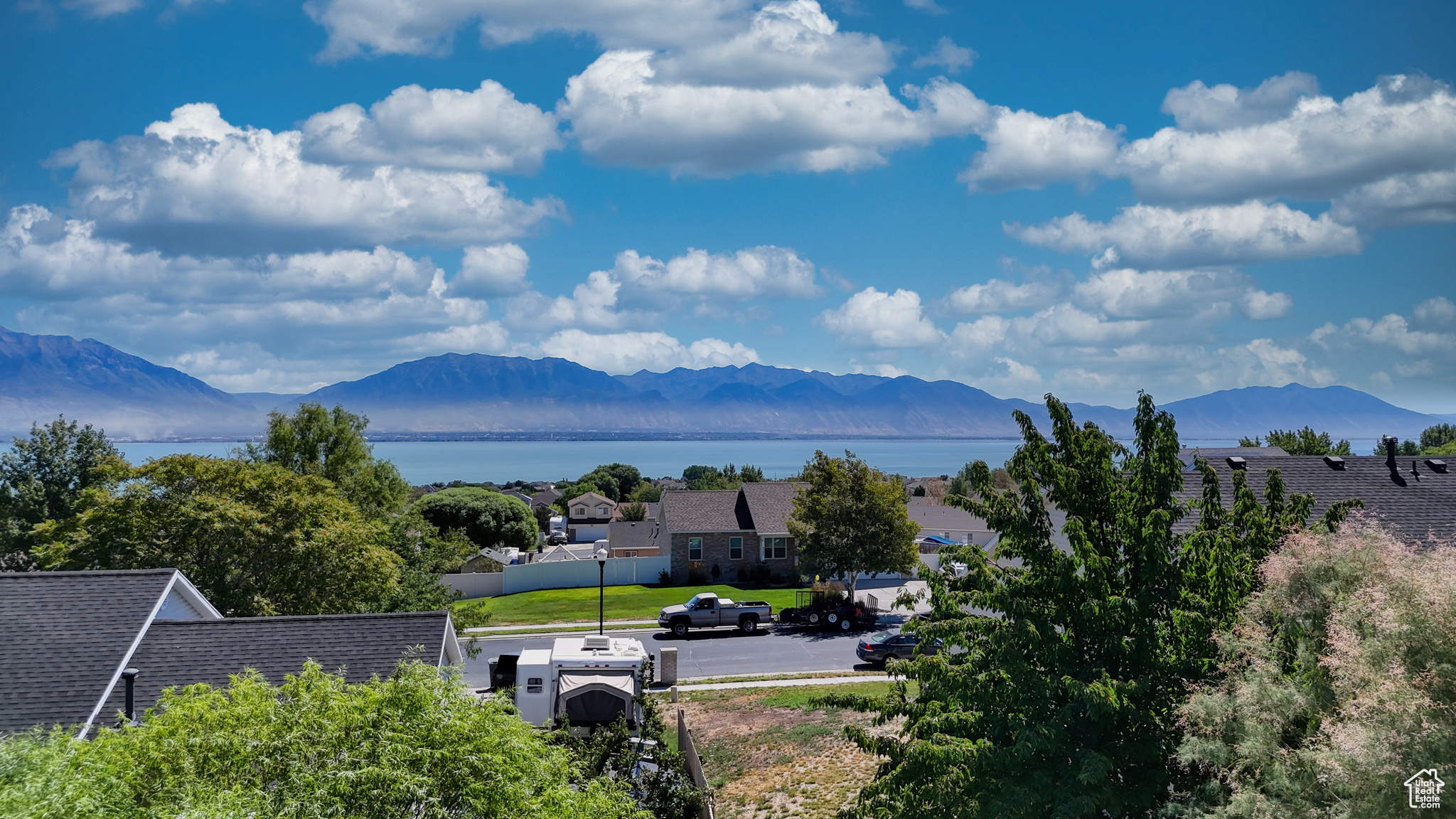 LAKE MOUNTAIN ESTATE - Residential