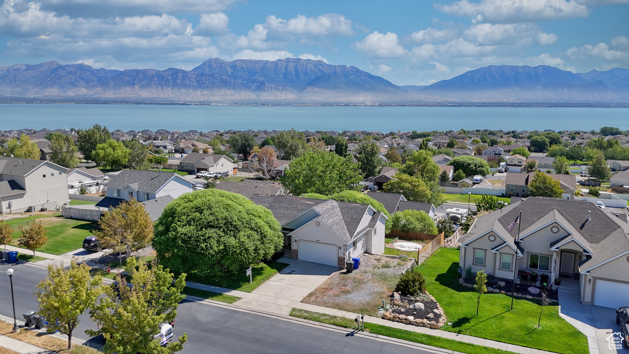 LAKE MOUNTAIN ESTATE - Residential