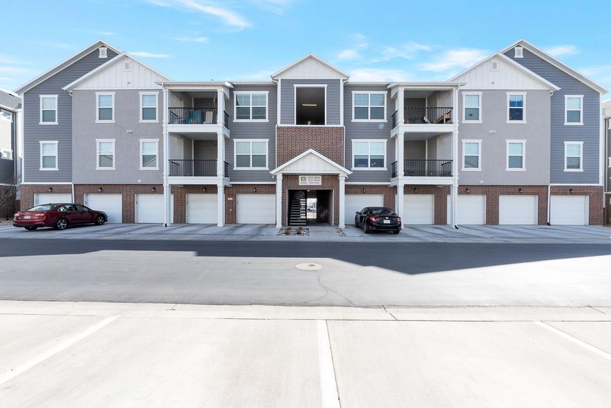 Spacious Top Floor Condo in Prime Location! Vaulted Ceilings, 1 Car Garage, and Large Bedrooms! Also features a Private Balcony and Separate Laundry Room! Located just off of Pioneer Crossing with easy access to the freeway, shopping and all the restaurants!  (All details deemed accurate, including square footage. Buyer and Buyers Agent to Verify All)