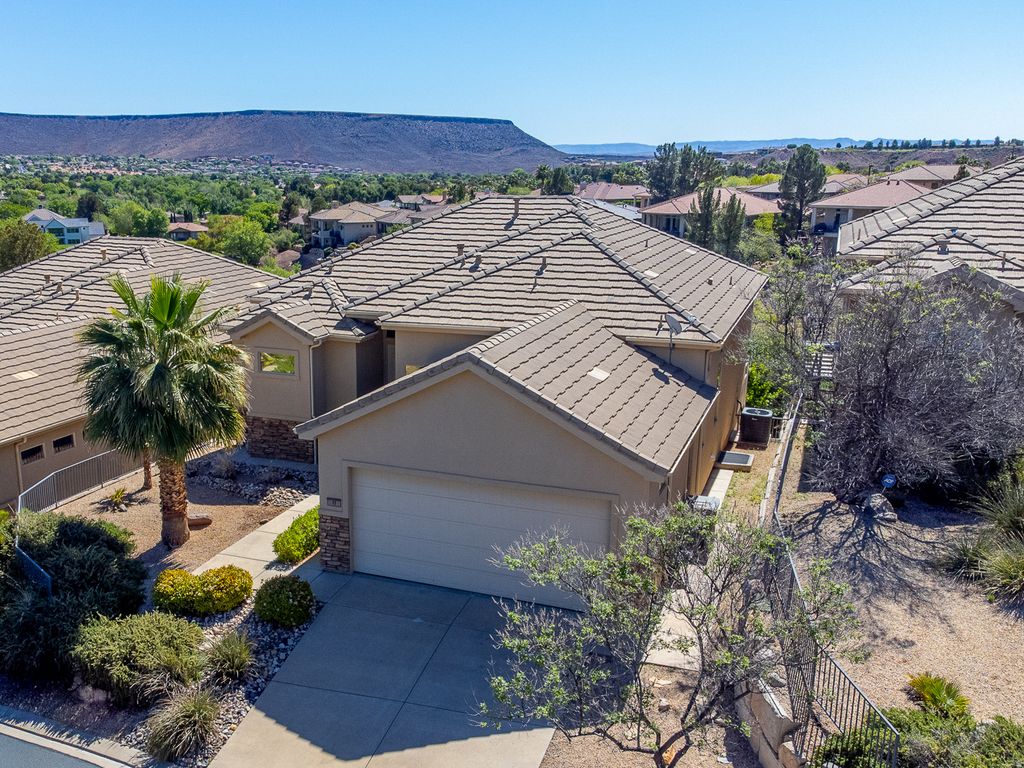 Photo of 221 EMERAUD DR #11, Saint George, UT 84770 (MLS # 2148813)