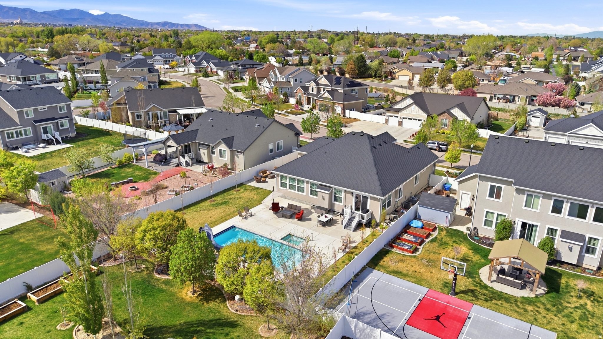 MIDAS CROSSING - Residential