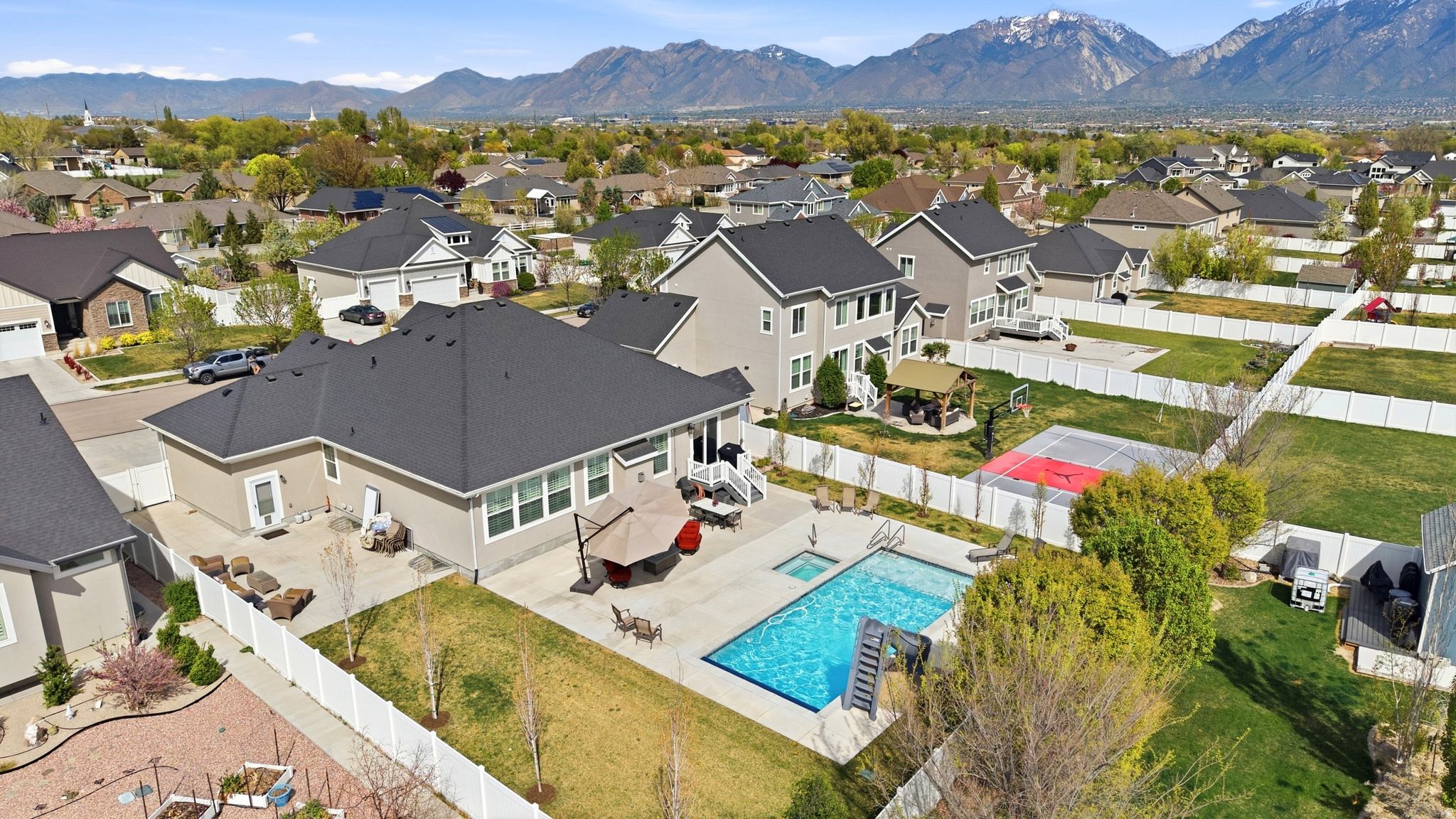 MIDAS CROSSING - Residential