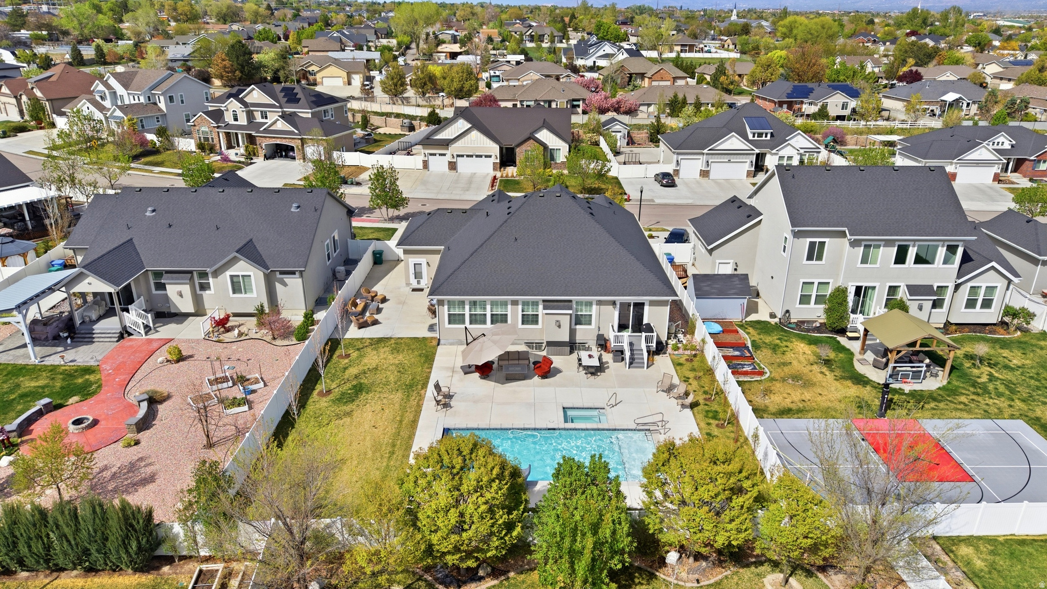 MIDAS CROSSING - Residential