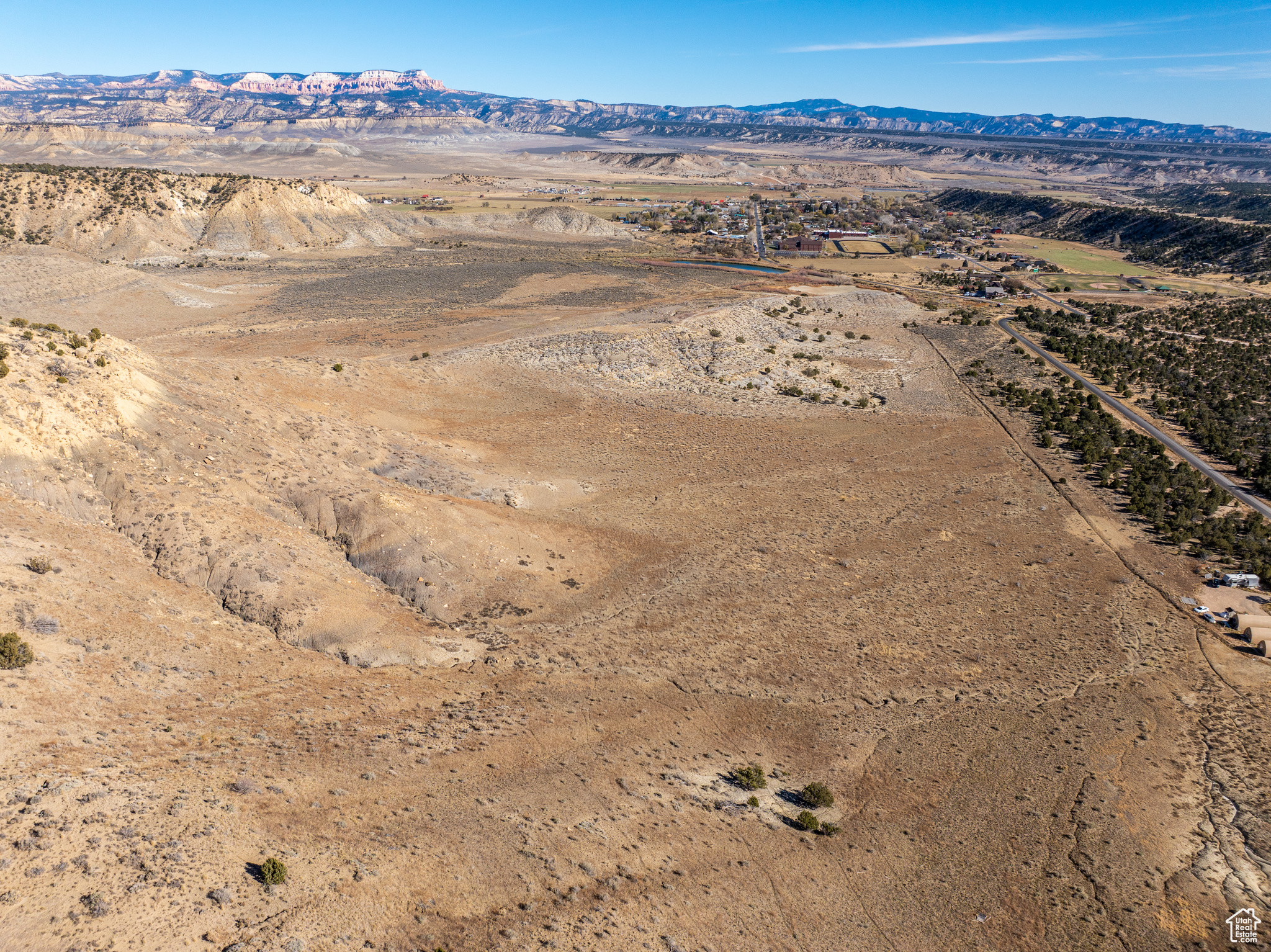 1040 W Under The Rim Rd, Tropic, Utah image 9