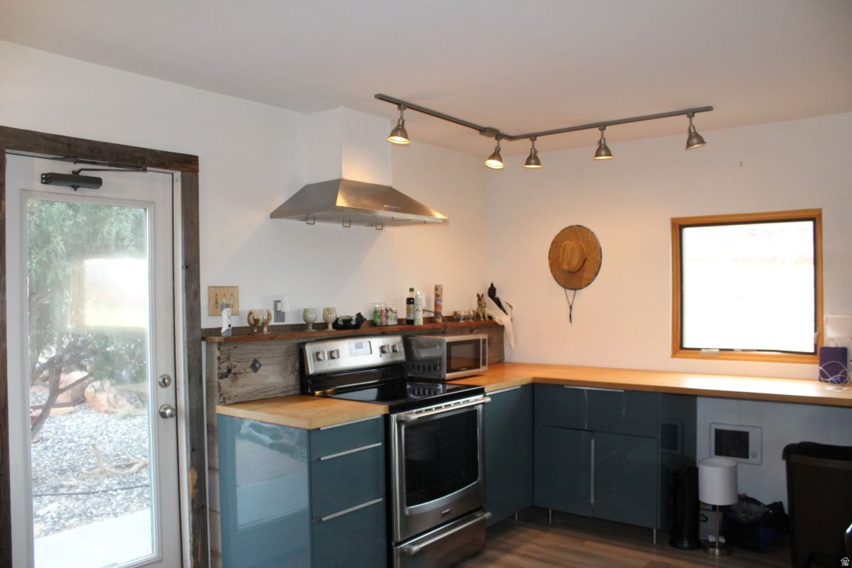 SLEEPING RAINBOW ESTATES - Residential