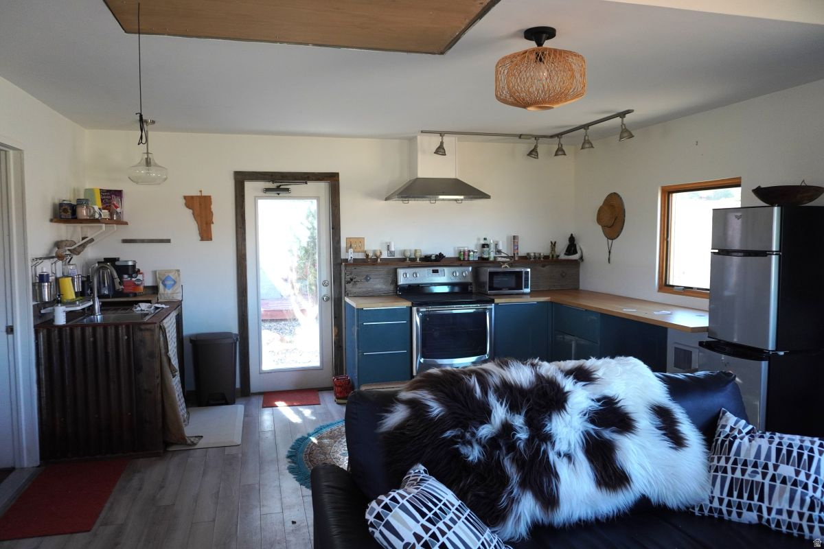 SLEEPING RAINBOW ESTATES - Residential