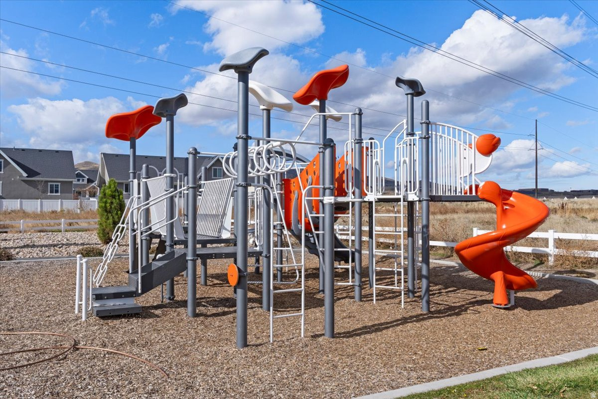 NORTH POINTE VILLAGE - Residential