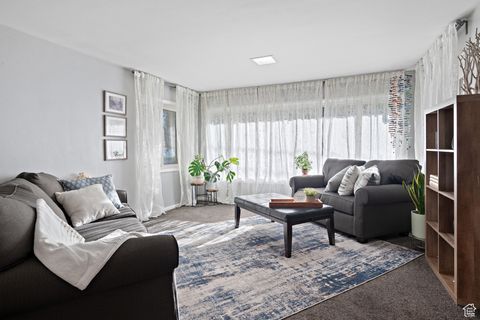 Photo of 425 N LOCUST AVE, Lindon, UT 84042 (MLS # 2102769)