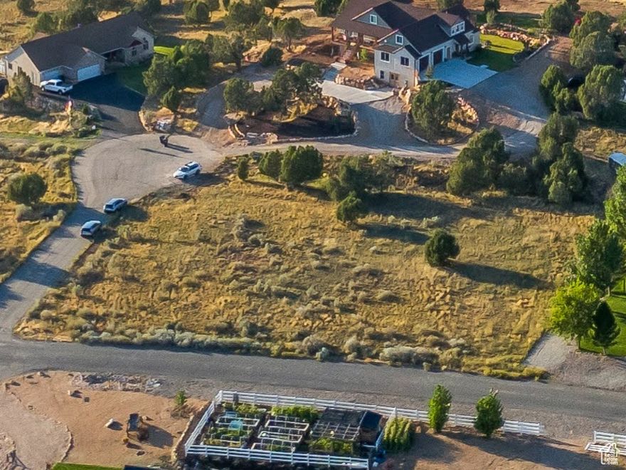 Stunning views on this 1 acre lot in Eagles Landing subdivision, Birdseye.  Approved with permit and ready to build on. Lot is improved. Seller has house plans available upon request. Located on Buckskin Circle.  Come build your dream home!