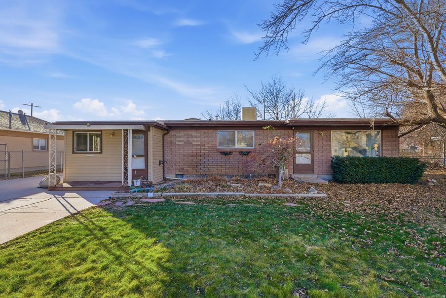 Well loved home with fantastic potential! Located on a quiet dead-end street, this property offers privacy while still being in a convenient location close to shopping, dining, schools and commuter routes. The fully fenced yard is perfect for pets, gardening or outdoor entertaining. This single family home is filled with opportunity all for under $400,000!