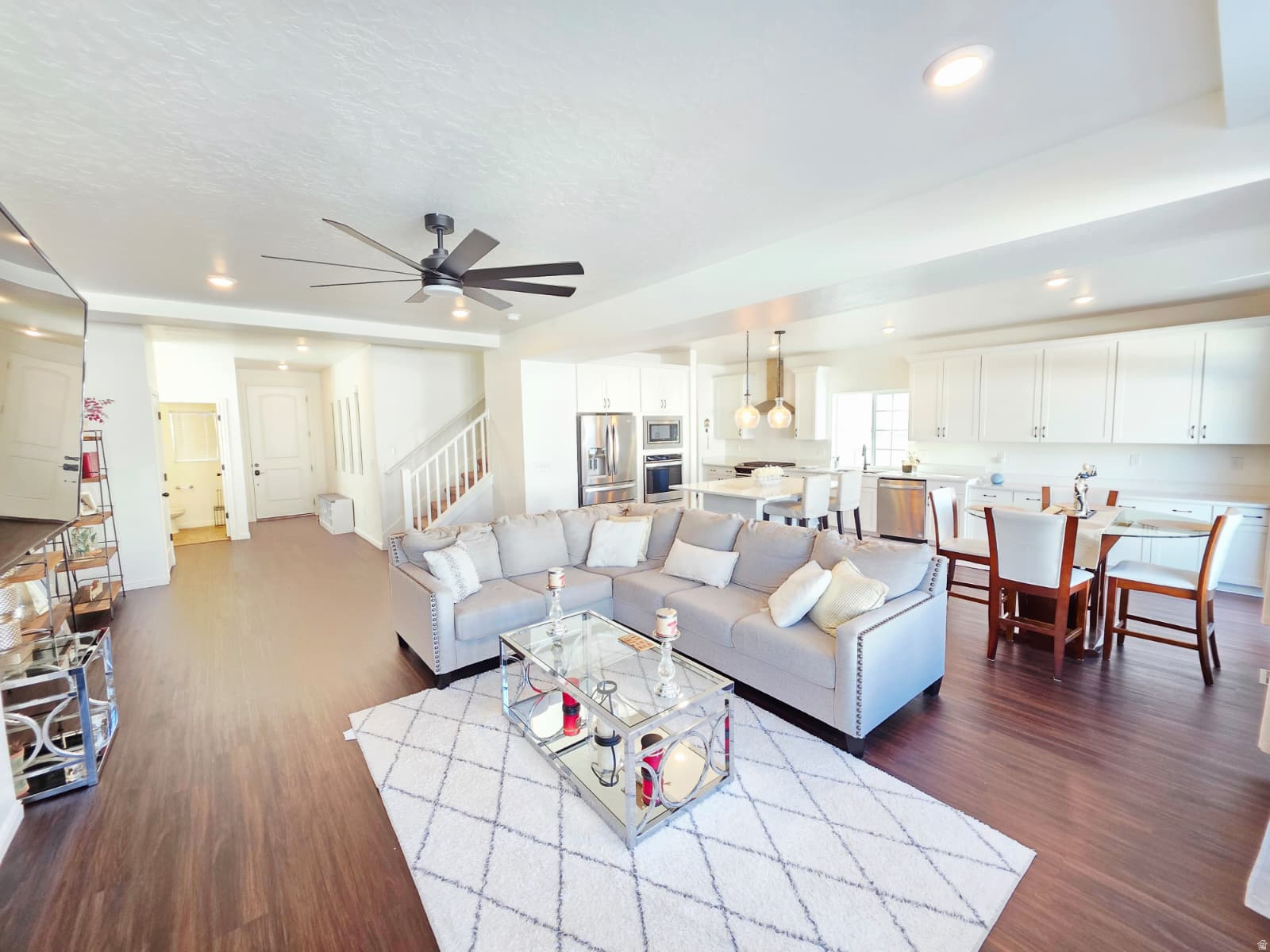 4106 W RED CLOVER DR