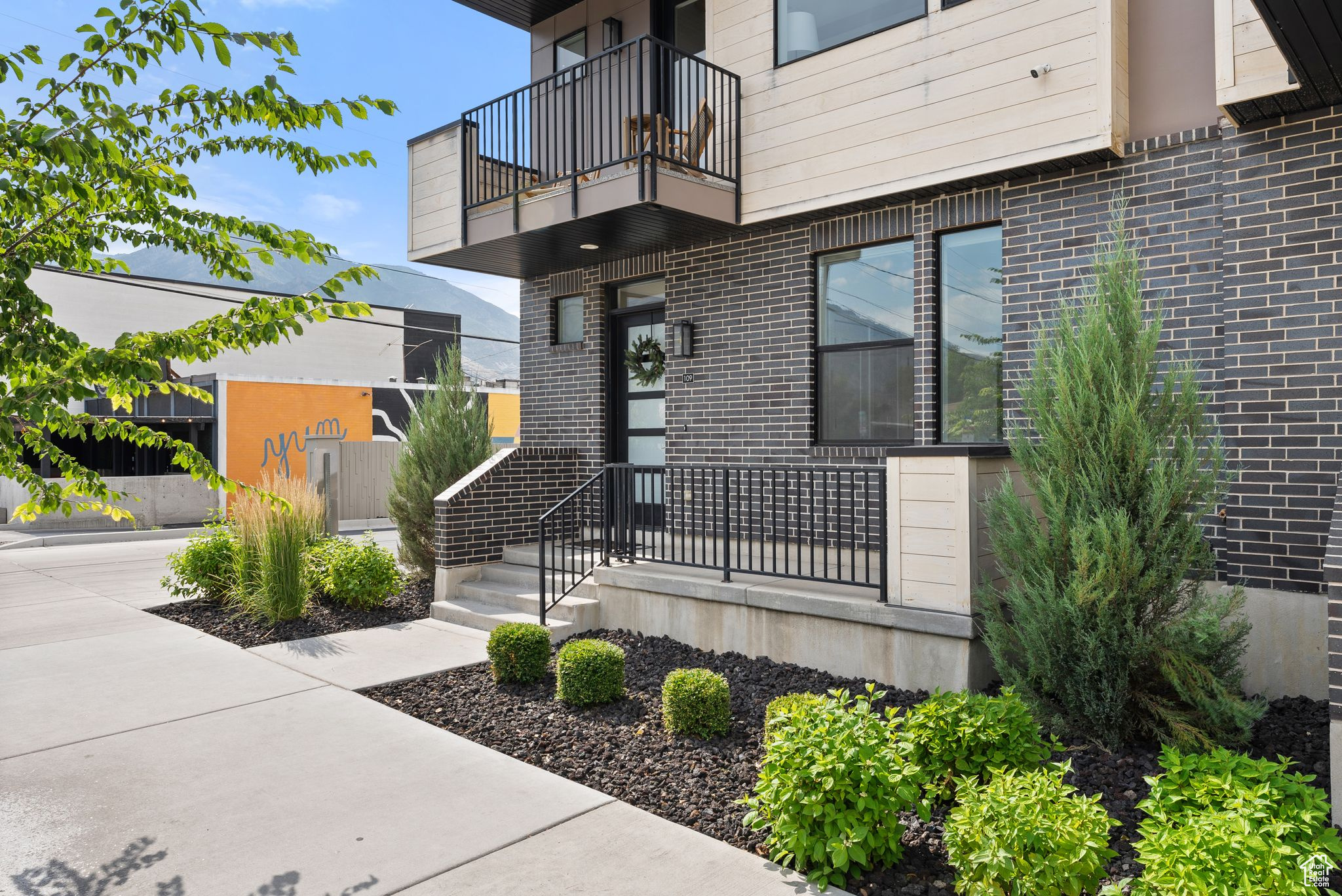 250 I STREET - Residential